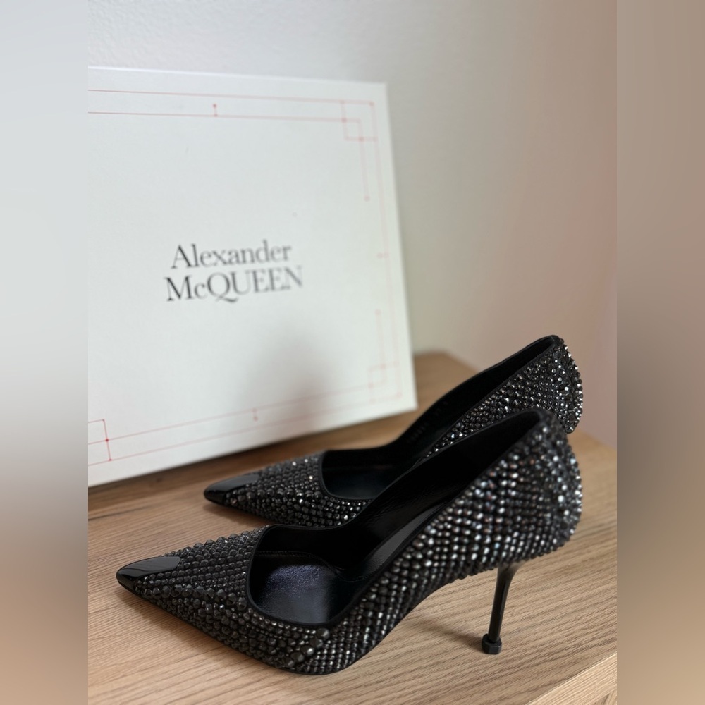 NWT Alexander McQueen Black Crystals Pumps size 37